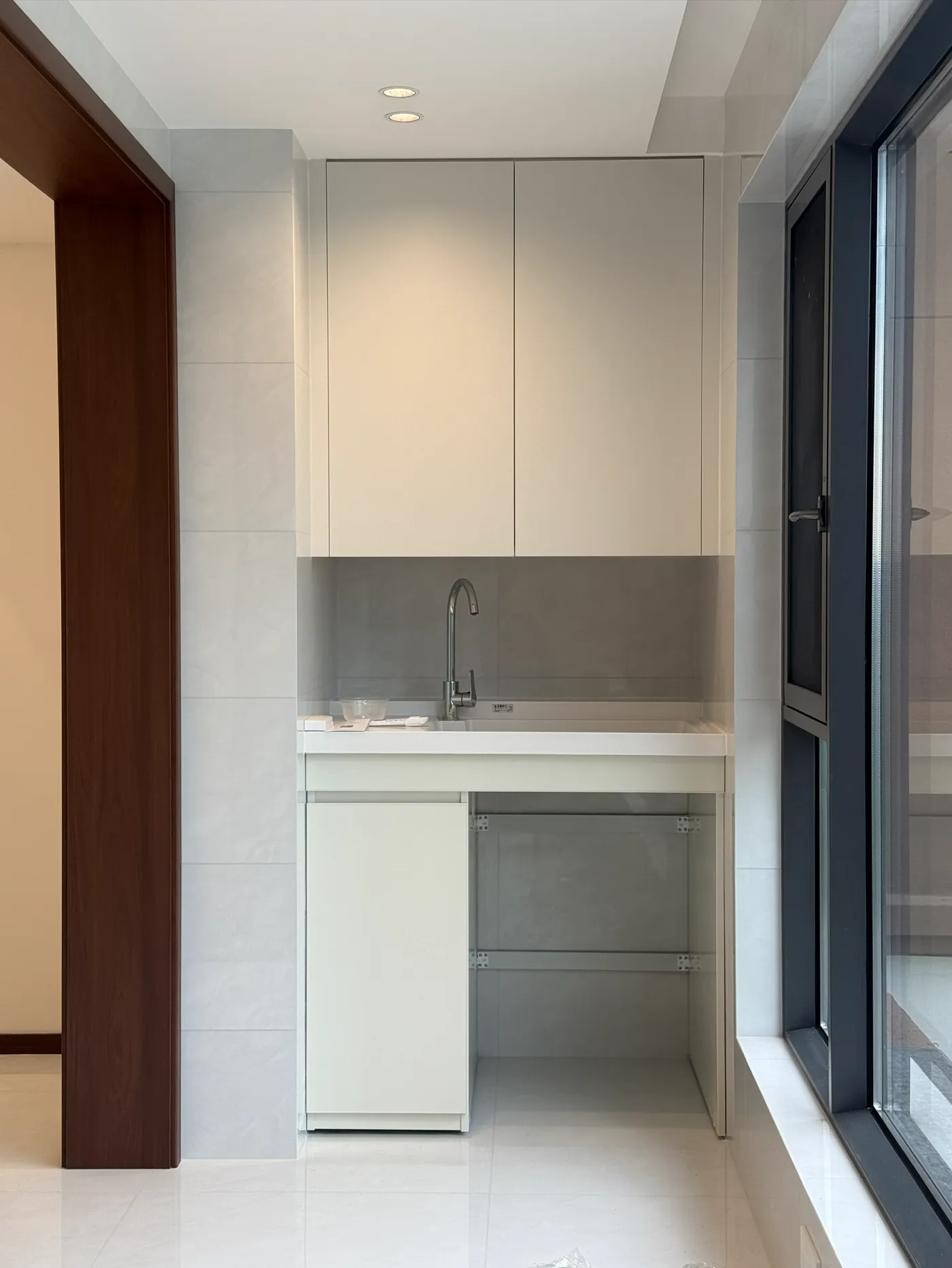 Plywood furniture application in a modern interior