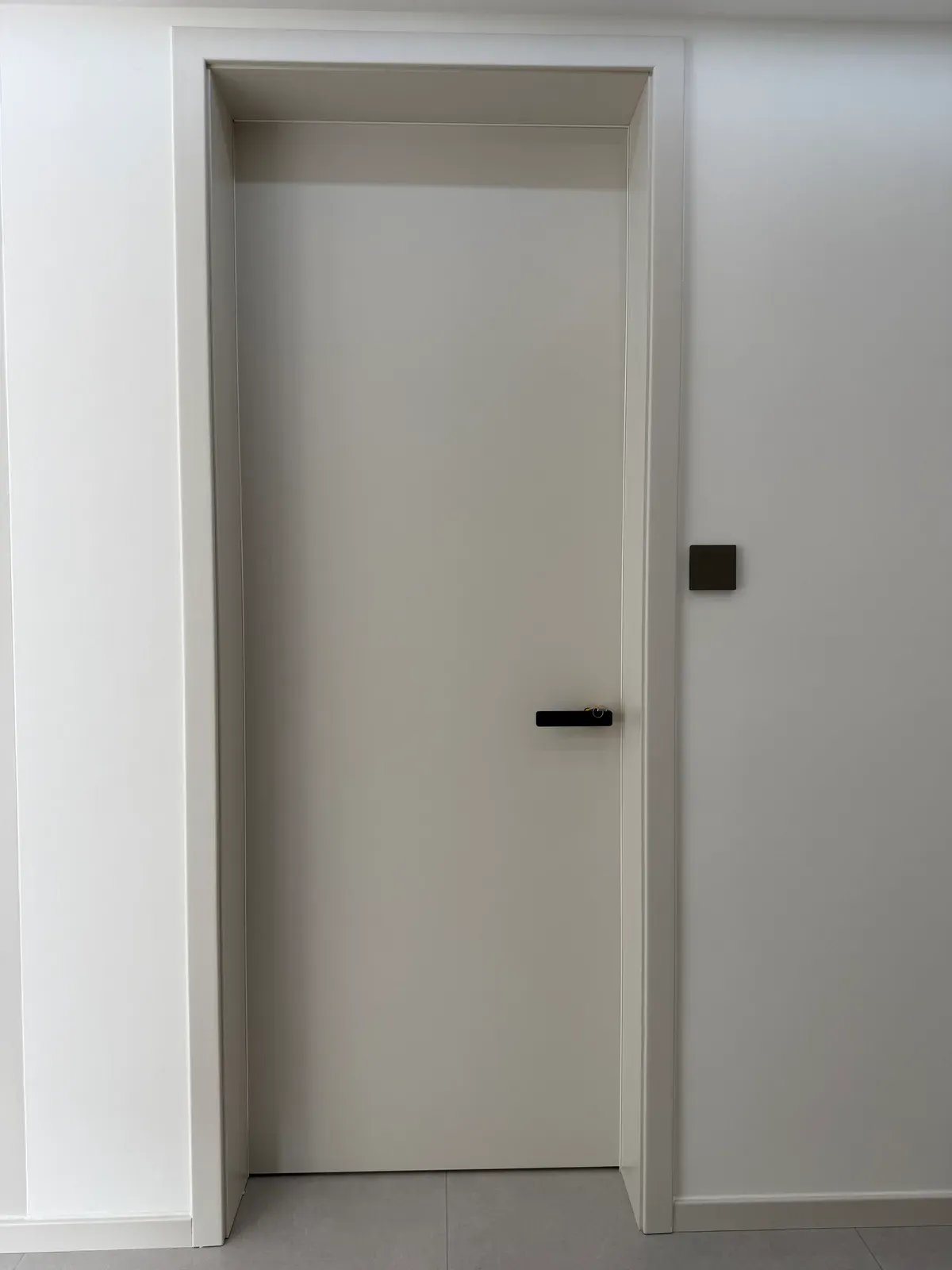 ChanWood melamine-faced flush door installed in a bedroom